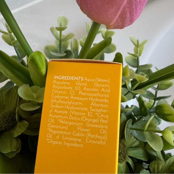 SHE Vitamin C
Brightening +
Smoothing Facial - Picture 5 of 6